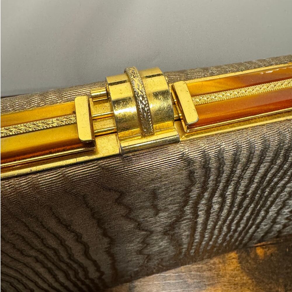 Vintage 60s Clutch Handbag With Gold Scalloped Clasp - Picture 2 of 9